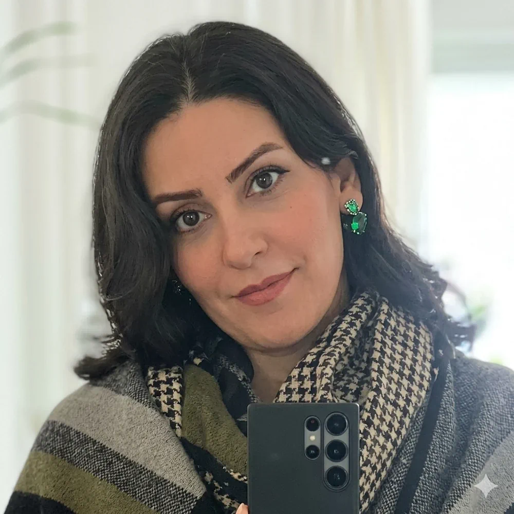 Author Portrait - Negar Ghalandar